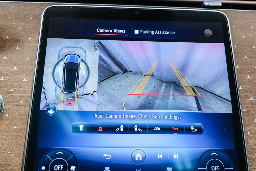 Thumbnail: 2023 Mercedes-Benz EQS - 22