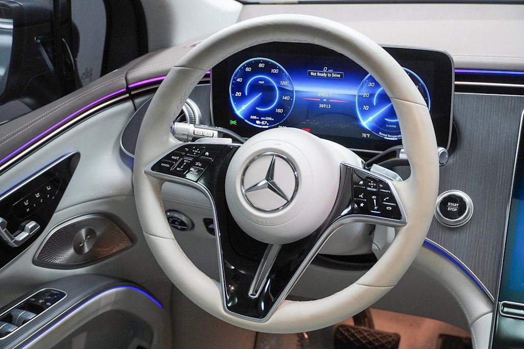 Thumbnail: 2023 Mercedes-Benz EQS - 9