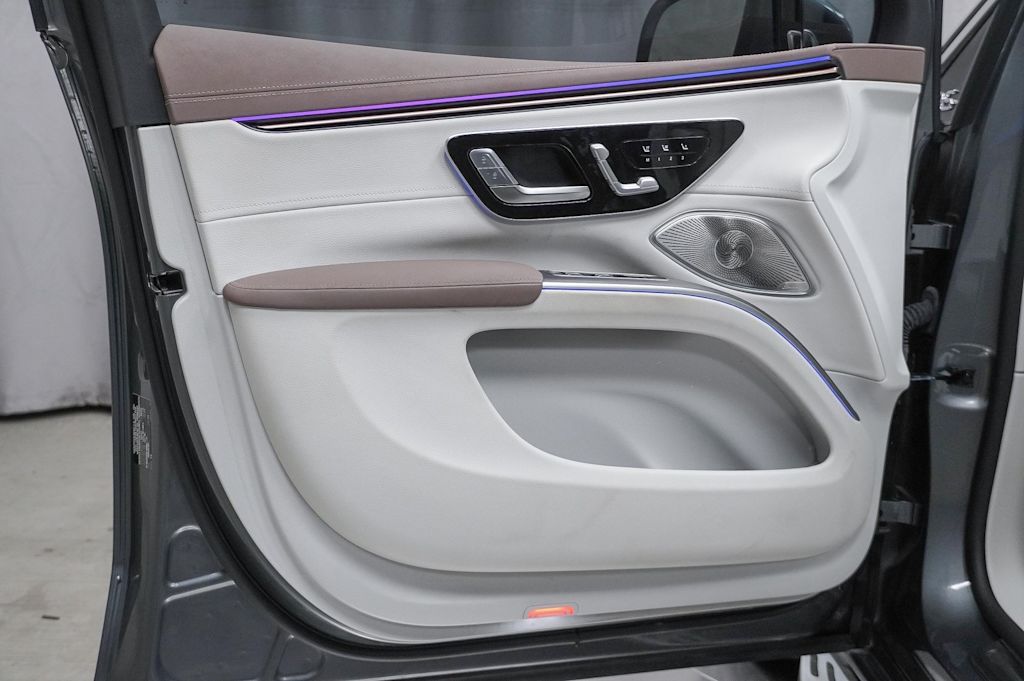 Thumbnail: 2023 Mercedes-Benz EQS - 23