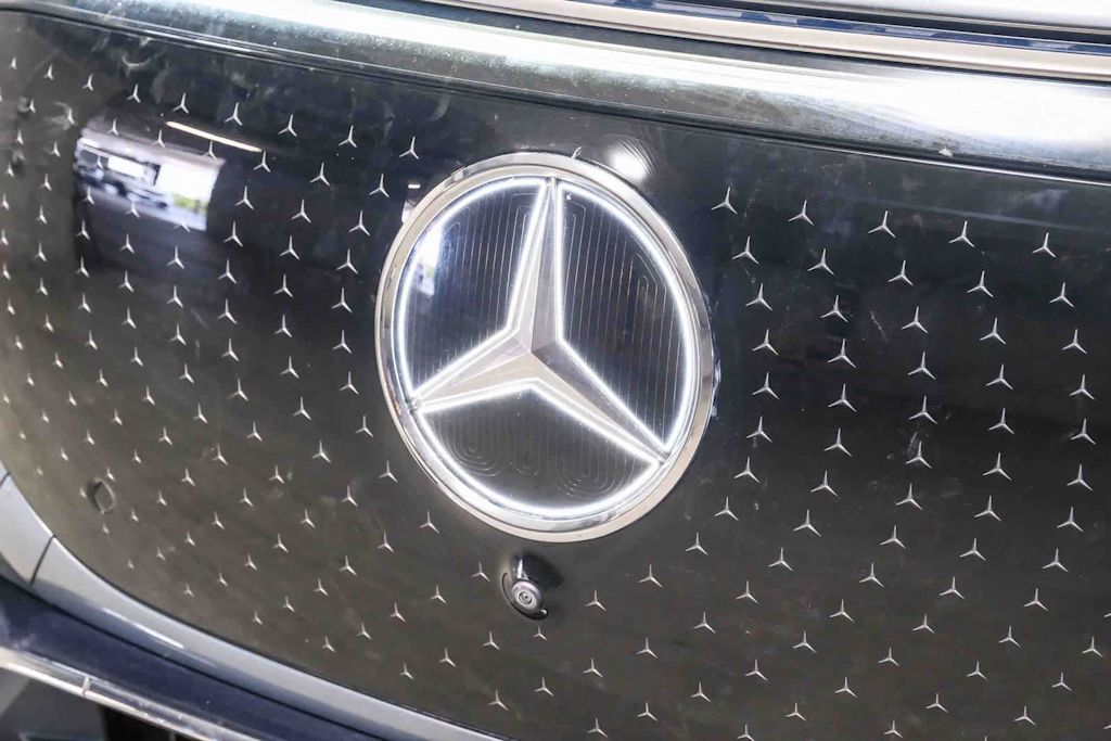 Thumbnail: 2023 Mercedes-Benz EQS - 7