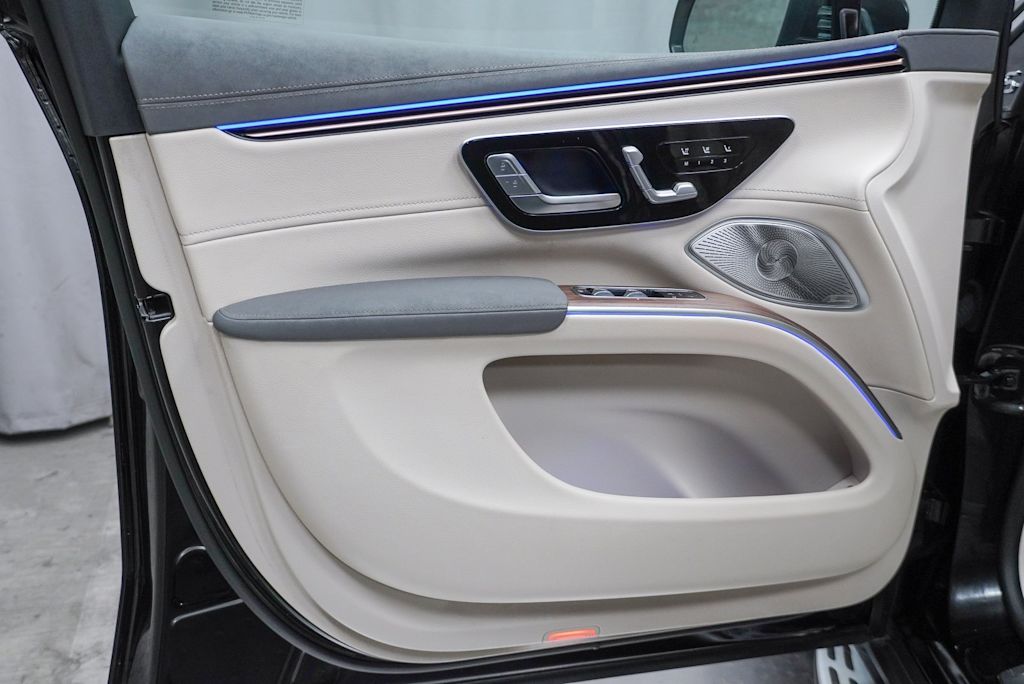 2023 Mercedes-Benz EQS 450 23