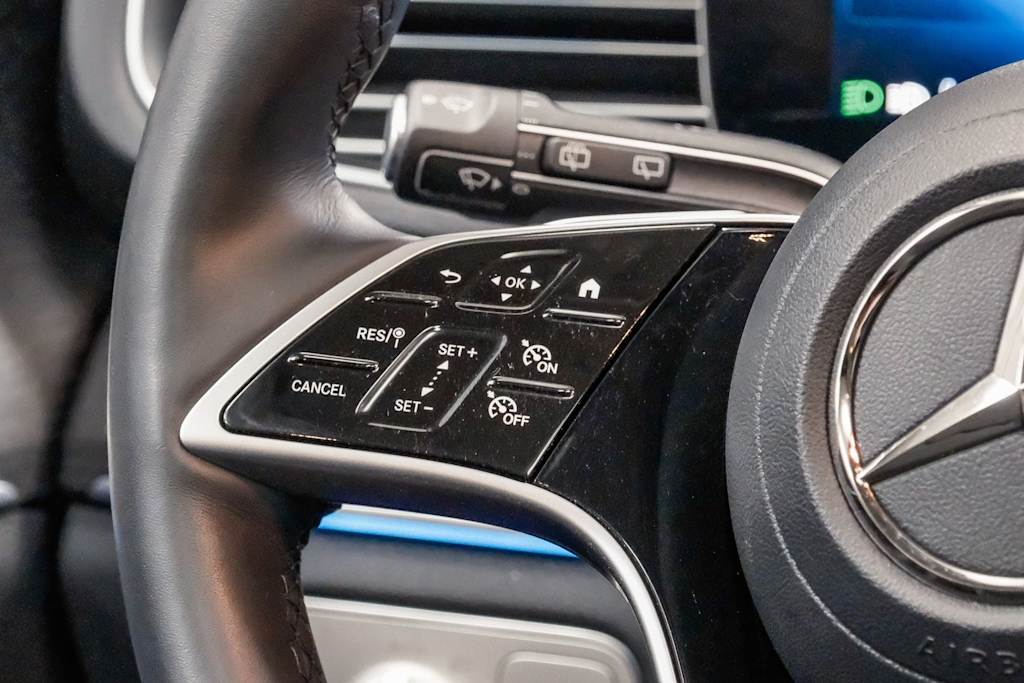 Thumbnail: 2026 Mercedes-Benz GLE - 26