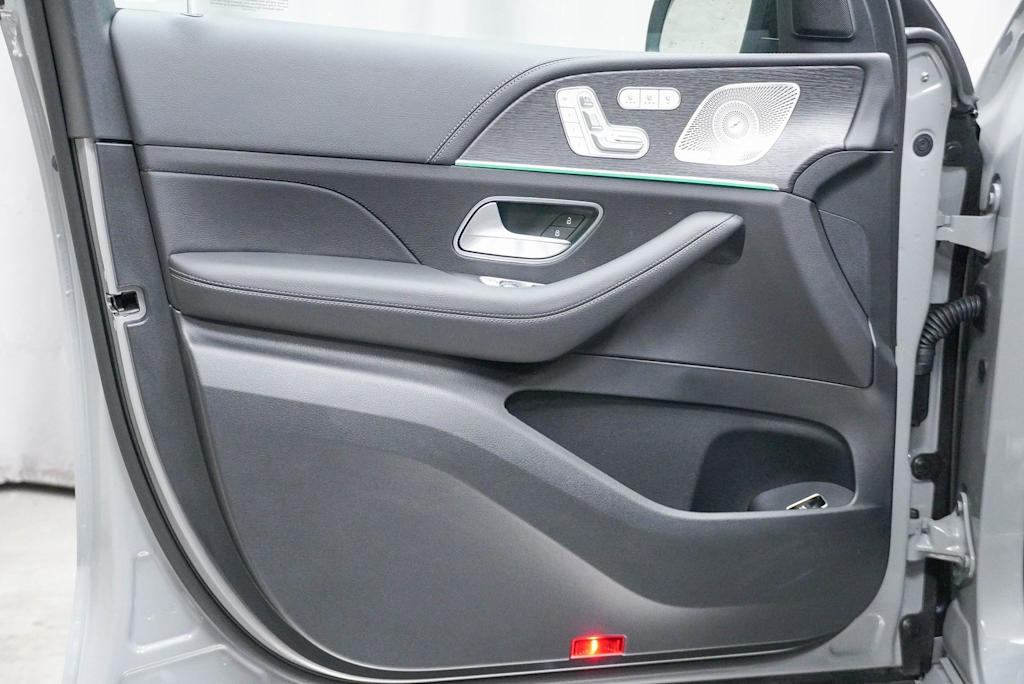 Thumbnail: 2025 Mercedes-Benz GLE - 26