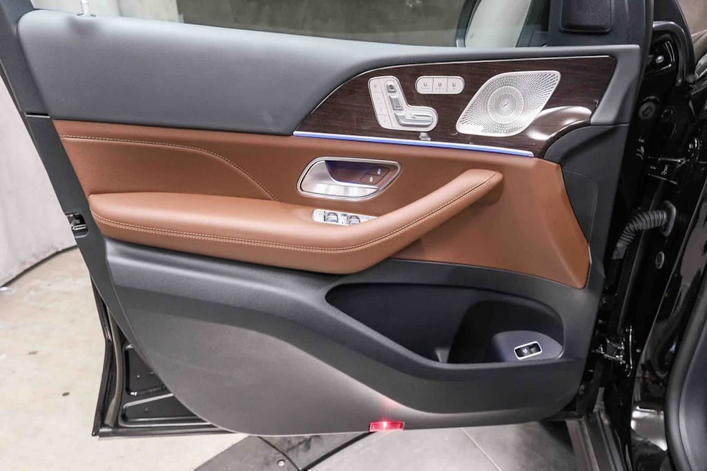 Thumbnail: 2026 Mercedes-Benz GLS - 30