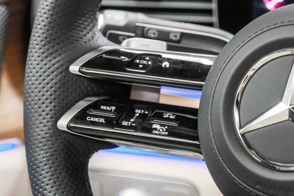 Thumbnail: 2026 Mercedes-Benz GLS - 27