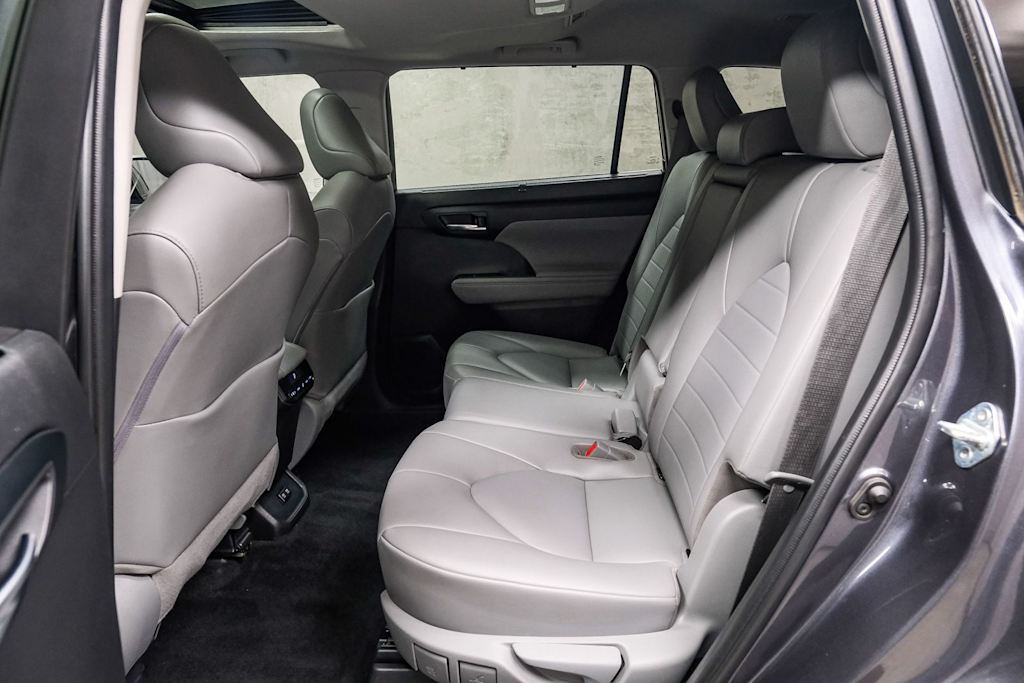 Thumbnail: 2020 Toyota Highlander - 13