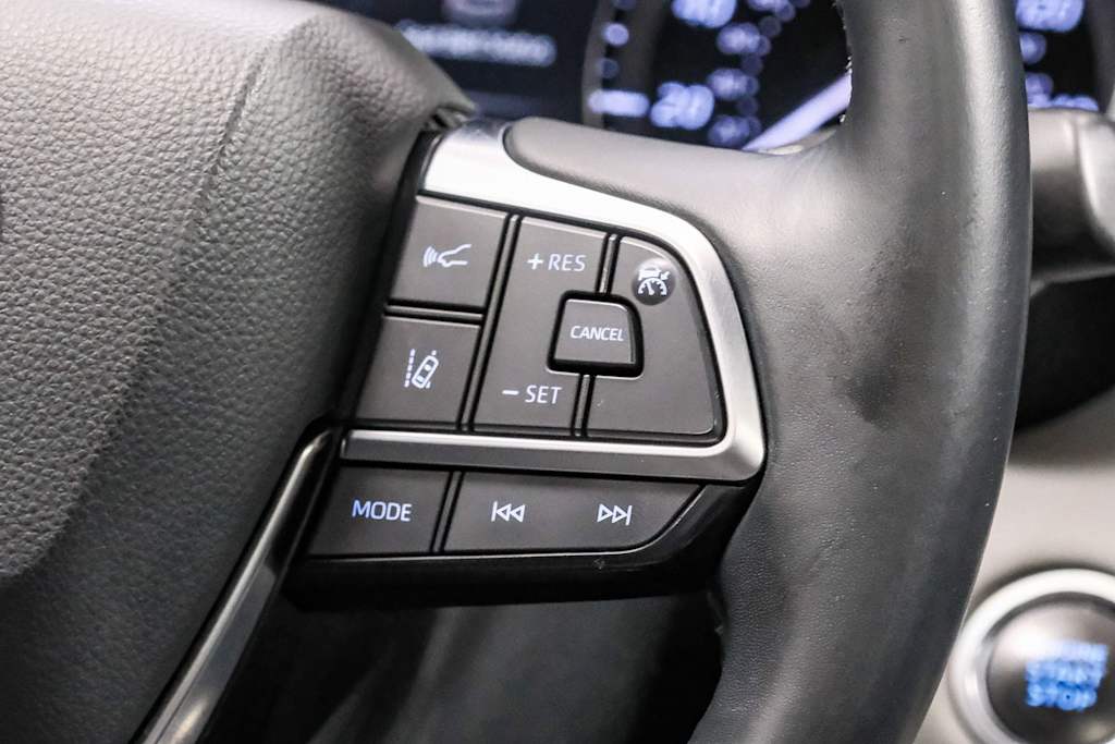 Thumbnail: 2020 Toyota Highlander - 25