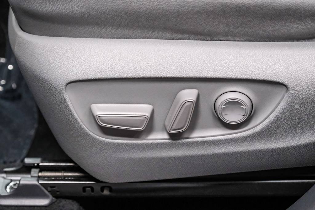 Thumbnail: 2020 Toyota Highlander - 29
