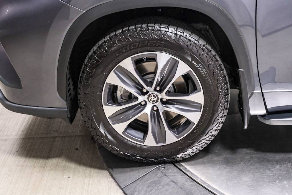 Thumbnail: 2020 Toyota Highlander - 21