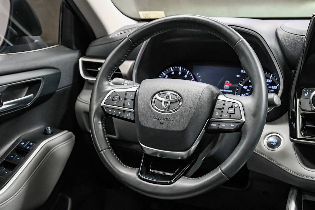 Thumbnail: 2020 Toyota Highlander - 10