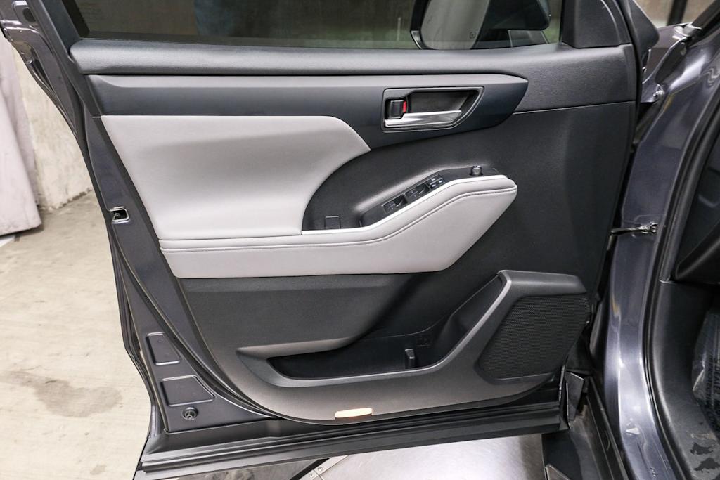 Thumbnail: 2020 Toyota Highlander - 28