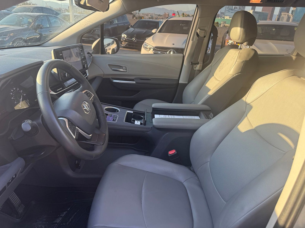 Thumbnail: 2021 Toyota Sienna - 3