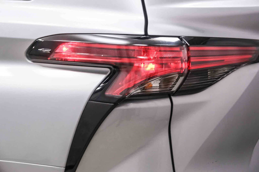 Thumbnail: 2021 Toyota Sienna - 20