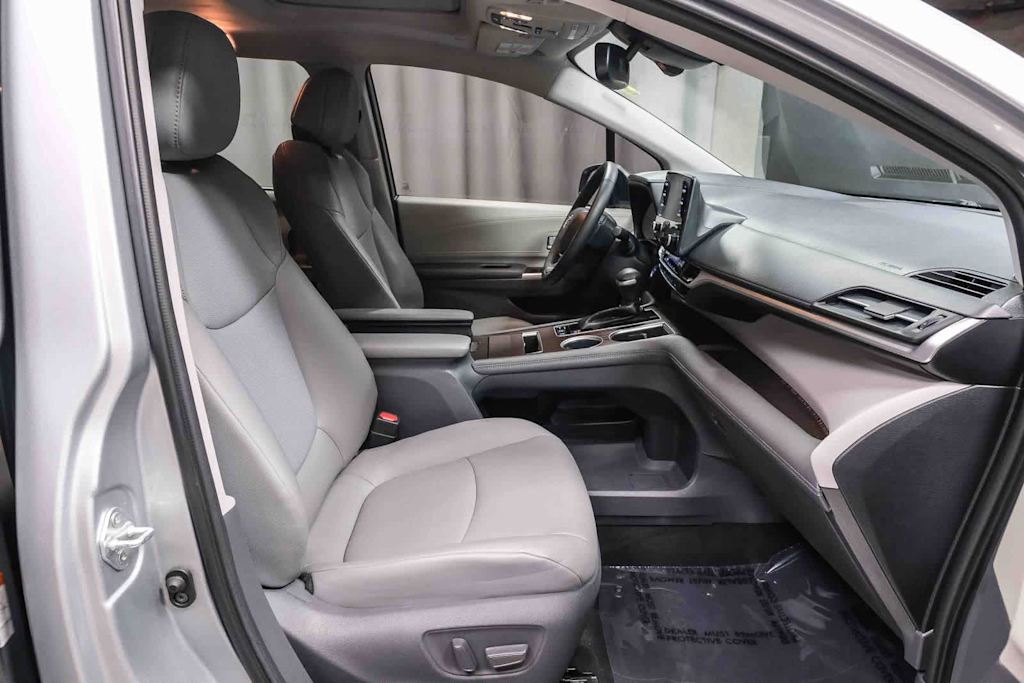 Thumbnail: 2021 Toyota Sienna - 11