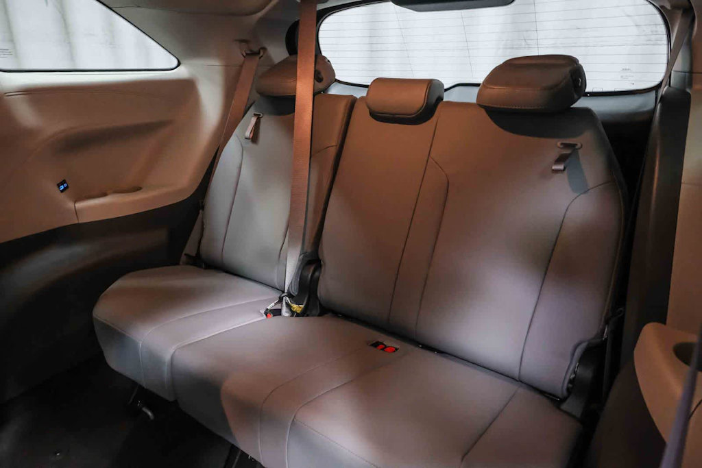 Thumbnail: 2021 Toyota Sienna - 13