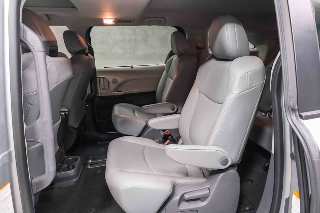 Thumbnail: 2021 Toyota Sienna - 27