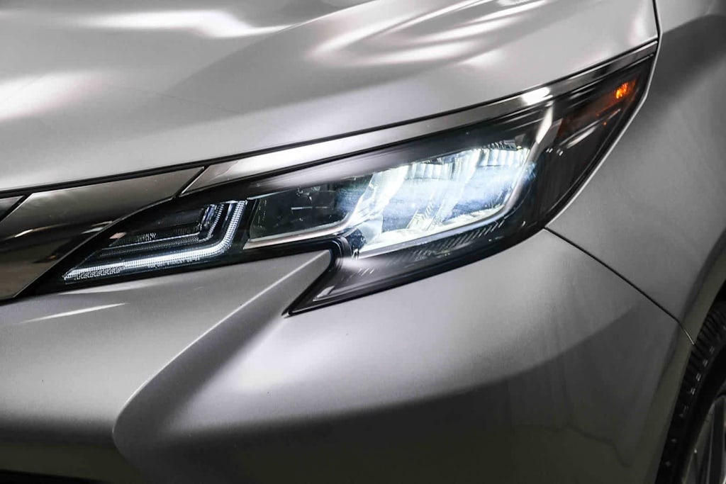 Thumbnail: 2021 Toyota Sienna - 23