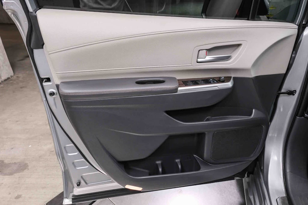 Thumbnail: 2021 Toyota Sienna - 29