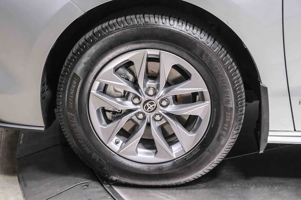 Thumbnail: 2021 Toyota Sienna - 21