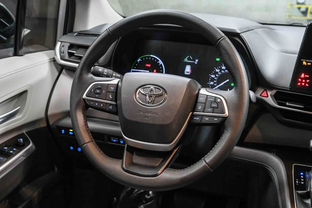 Thumbnail: 2021 Toyota Sienna - 10