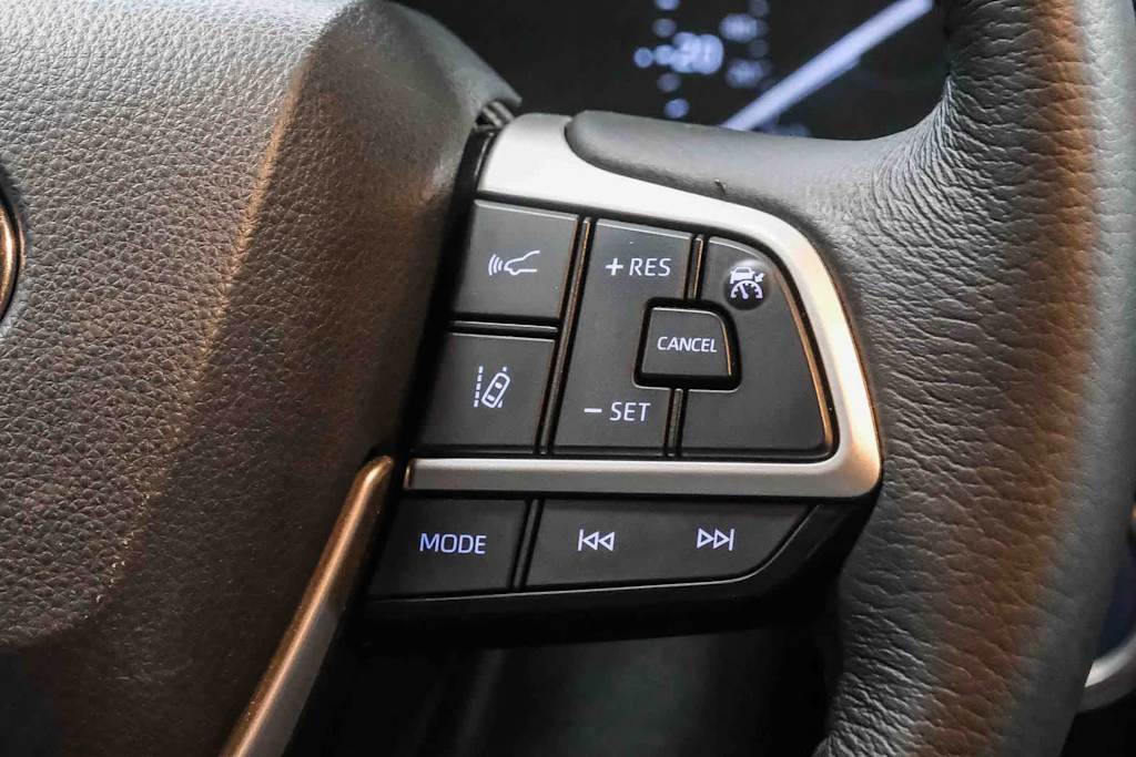 Thumbnail: 2021 Toyota Sienna - 25