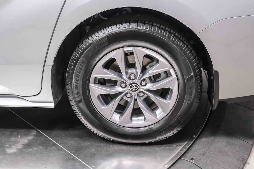 Thumbnail: 2021 Toyota Sienna - 8