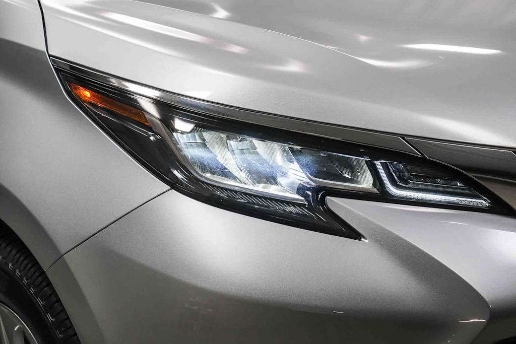 Thumbnail: 2021 Toyota Sienna - 24