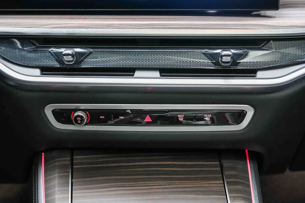 Thumbnail: 2025 BMW X5 - 25