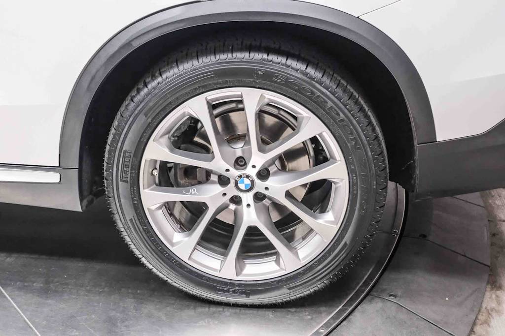 Thumbnail: 2021 BMW X5 - 8