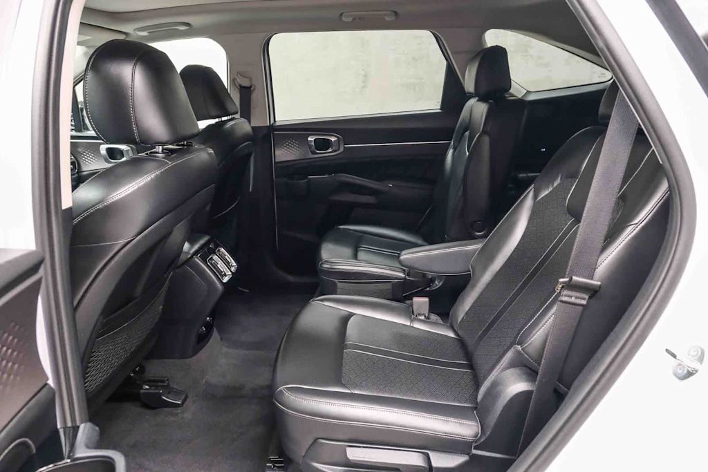 Thumbnail: 2023 Kia Sorento - 12