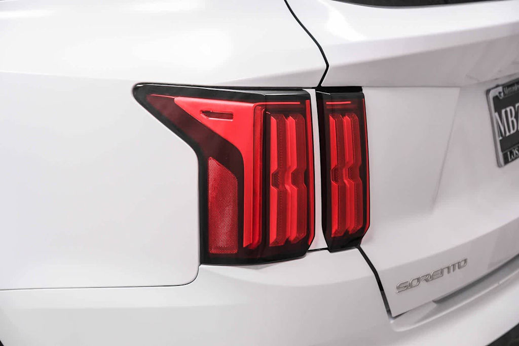Thumbnail: 2023 Kia Sorento - 19