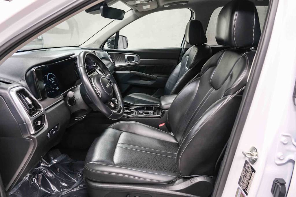 Thumbnail: 2023 Kia Sorento - 11