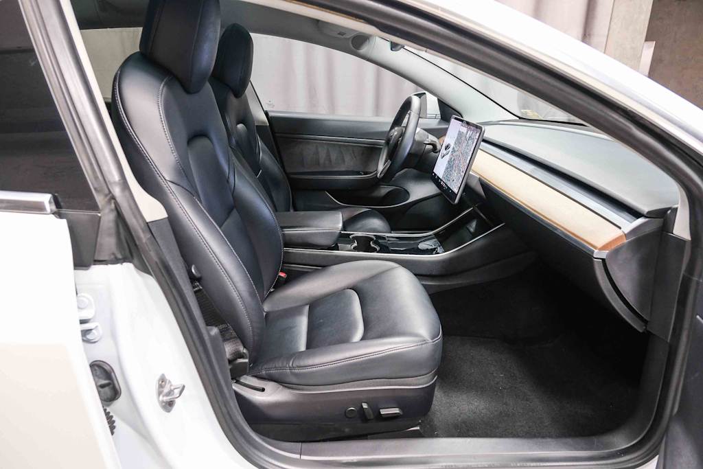 Thumbnail: 2020 Tesla Model 3 - 11