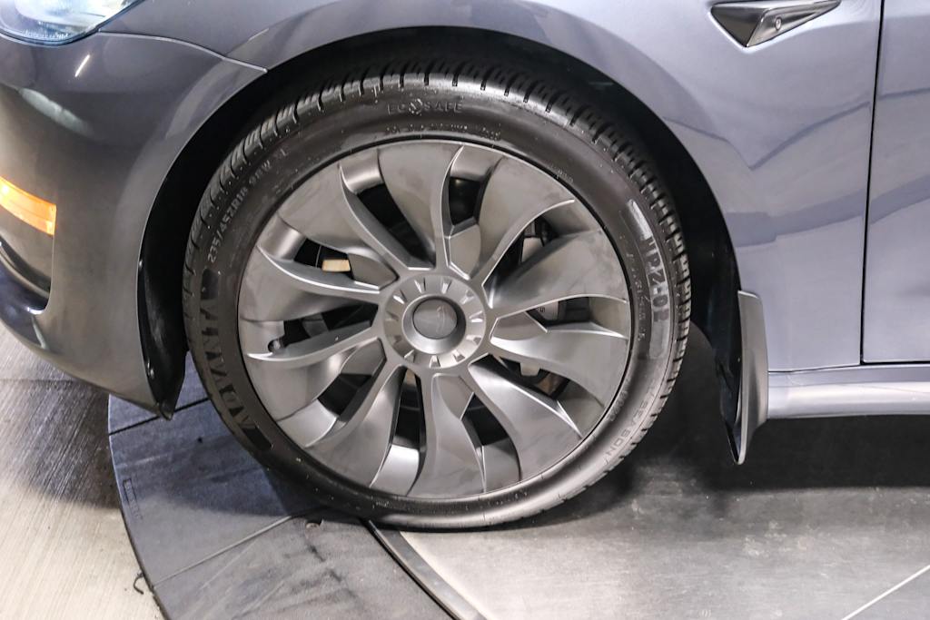 Thumbnail: 2023 Tesla Model 3 - 17