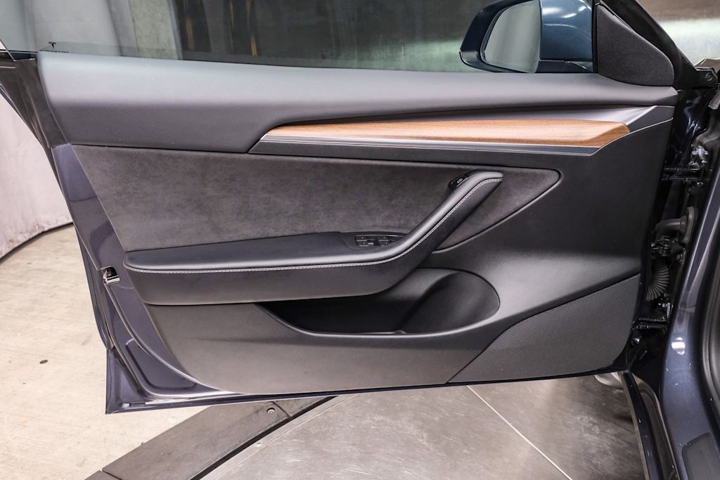 Thumbnail: 2023 Tesla Model 3 - 27