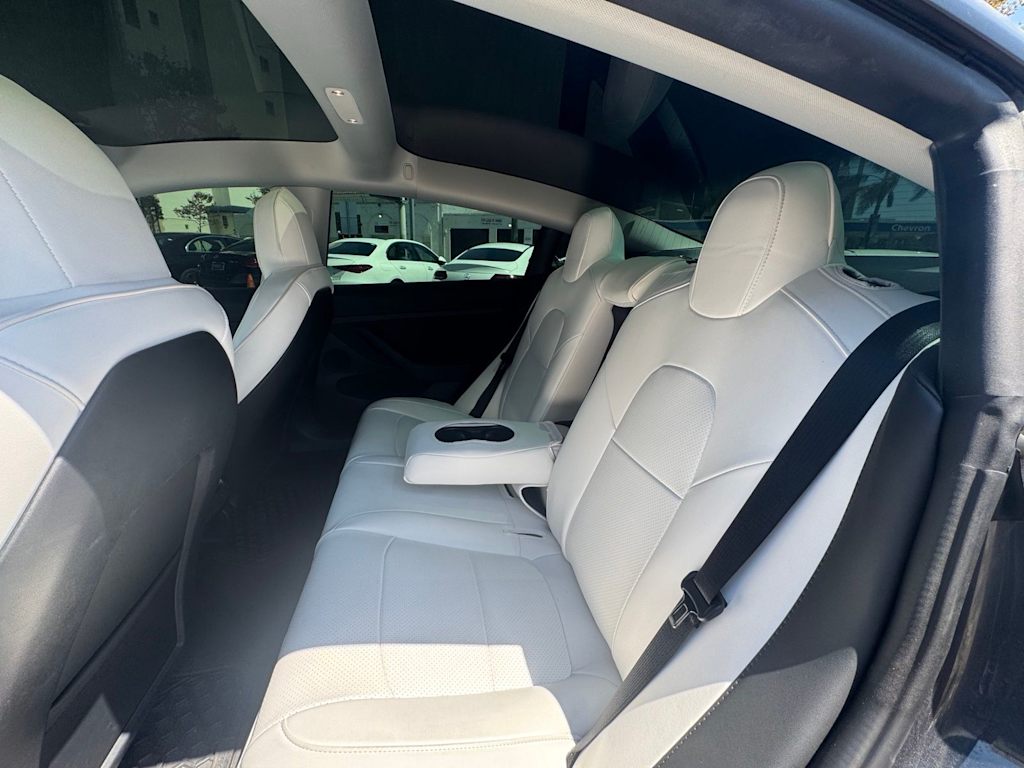 Thumbnail: 2022 Tesla Model 3 - 5