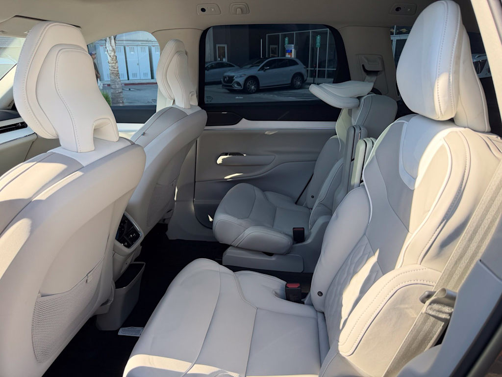 Thumbnail: 2025 Volvo EX90 - 5