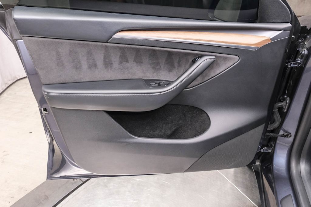 Thumbnail: 2023 Tesla Model Y - 27