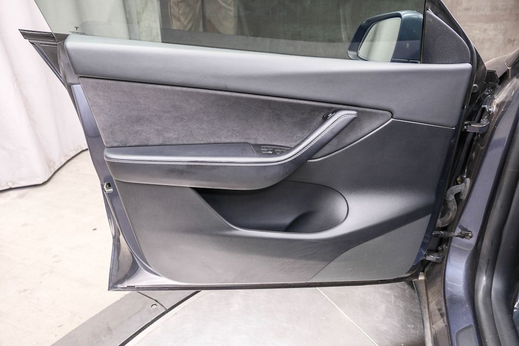 Thumbnail: 2022 Tesla Model Y - 24