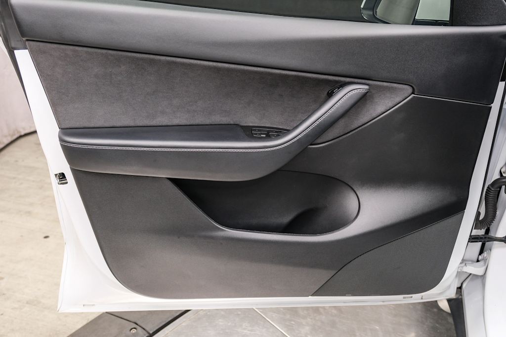 Thumbnail: 2022 Tesla Model Y - 27