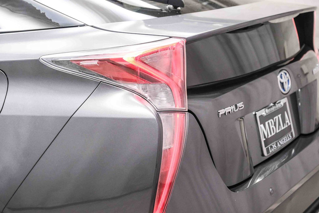 Thumbnail: 2017 Toyota Prius - 18