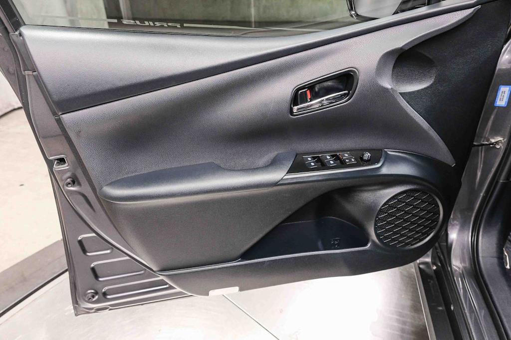 Thumbnail: 2017 Toyota Prius - 26
