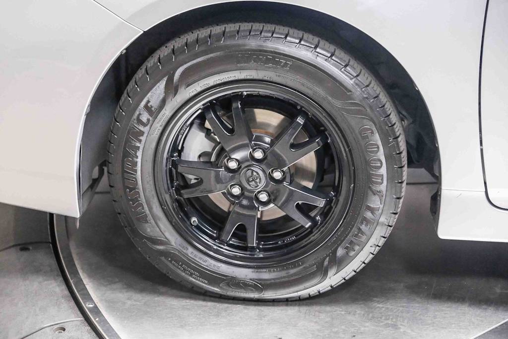 Thumbnail: 2012 Toyota Prius - 19