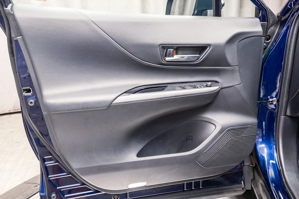 Thumbnail: 2021 Toyota Venza - 22