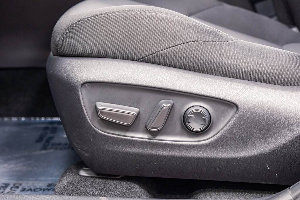 Thumbnail: 2021 Toyota Venza - 23