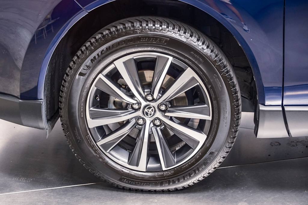 Thumbnail: 2021 Toyota Venza - 18