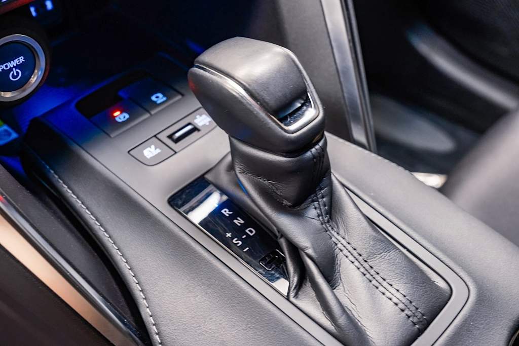 Thumbnail: 2021 Toyota Venza - 12