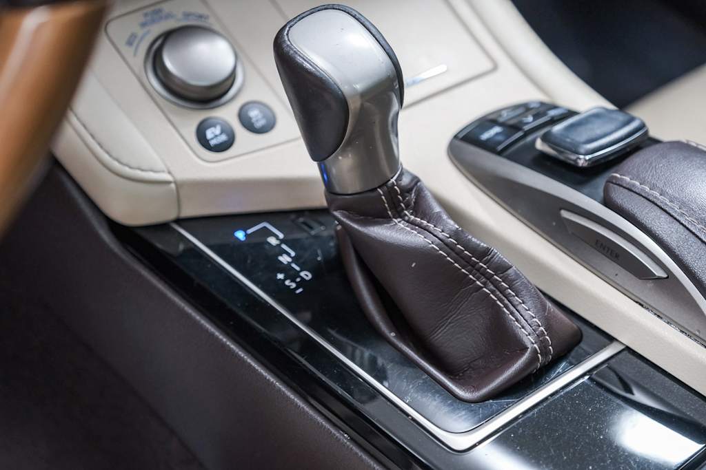 Thumbnail: 2018 Lexus ES - 15