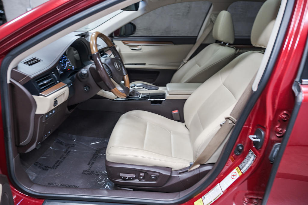 Thumbnail: 2018 Lexus ES - 12