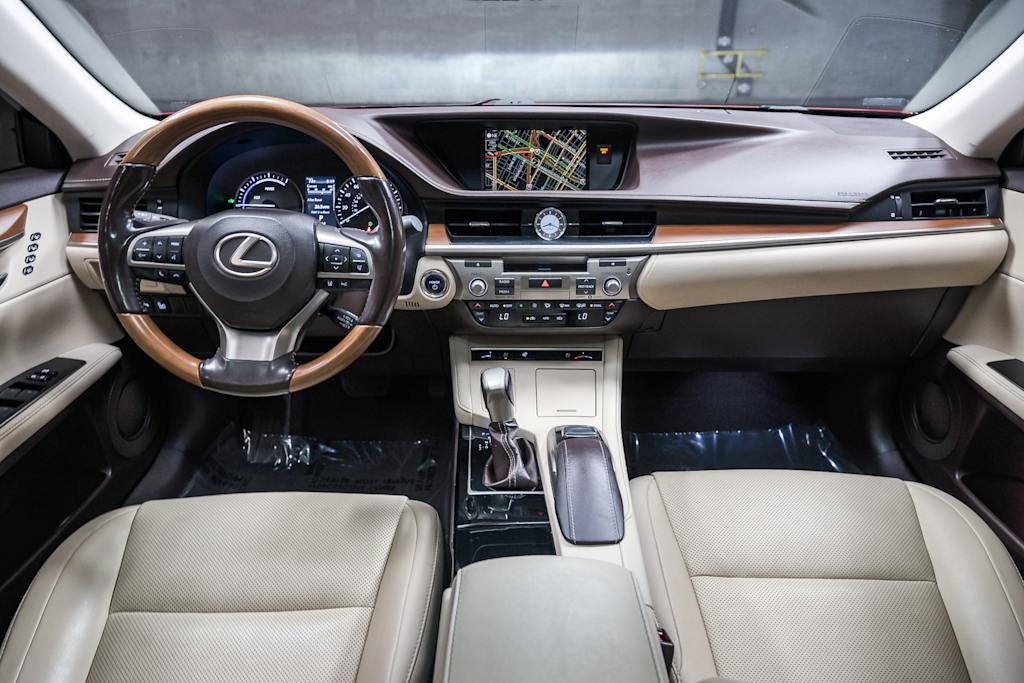 Thumbnail: 2018 Lexus ES - 2